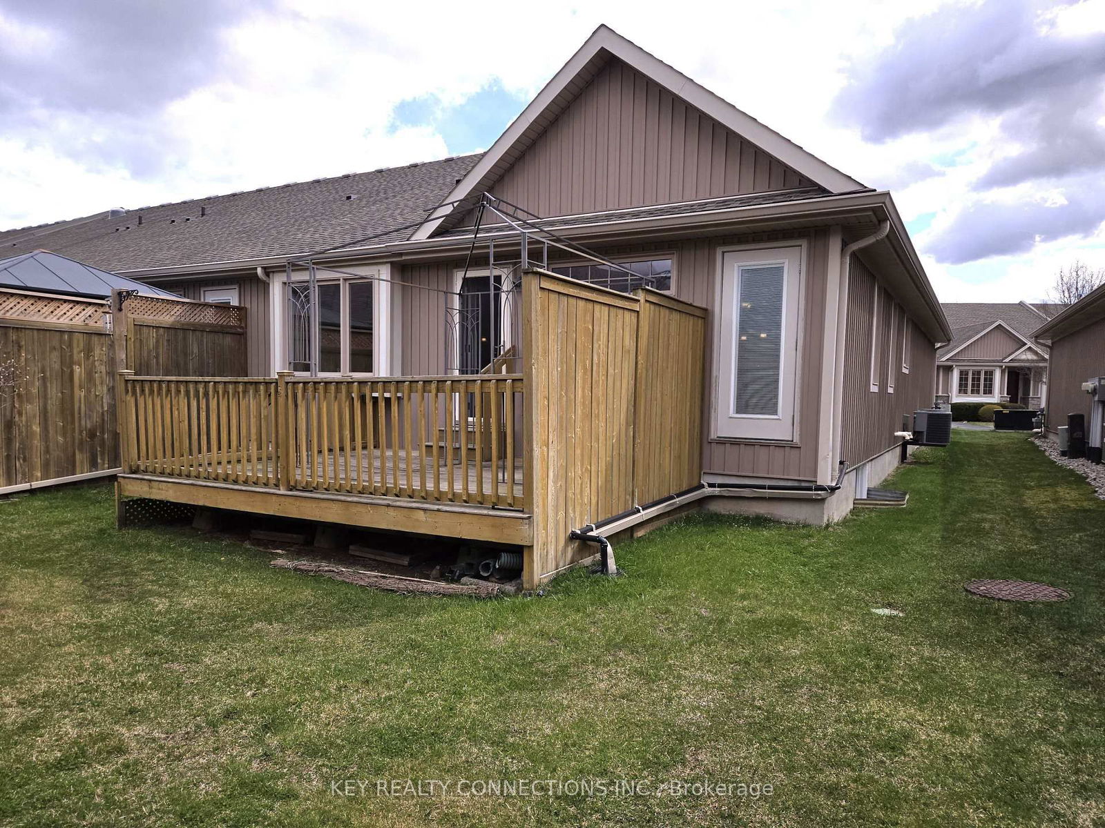 Townhouse for sale at 11-603 Welland Avenue, St. Catharines, Carlton/Bunting, L2M 0A6 - MLS: X12109377
