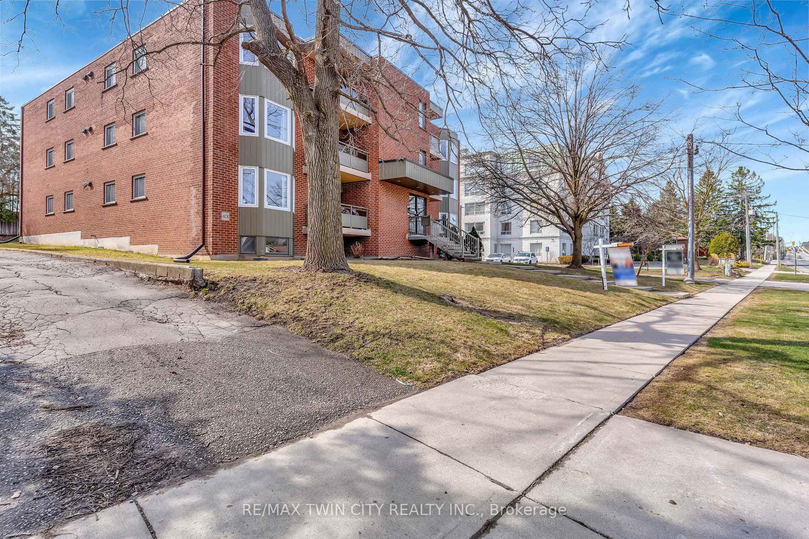 Condo for sale at 203-401 Erb Street, Waterloo, N2L 1W7 - MLS: X12109409