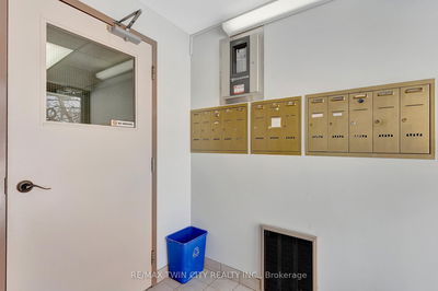 Unit 203 — 401 Erb St, Waterloo -  image-0-4