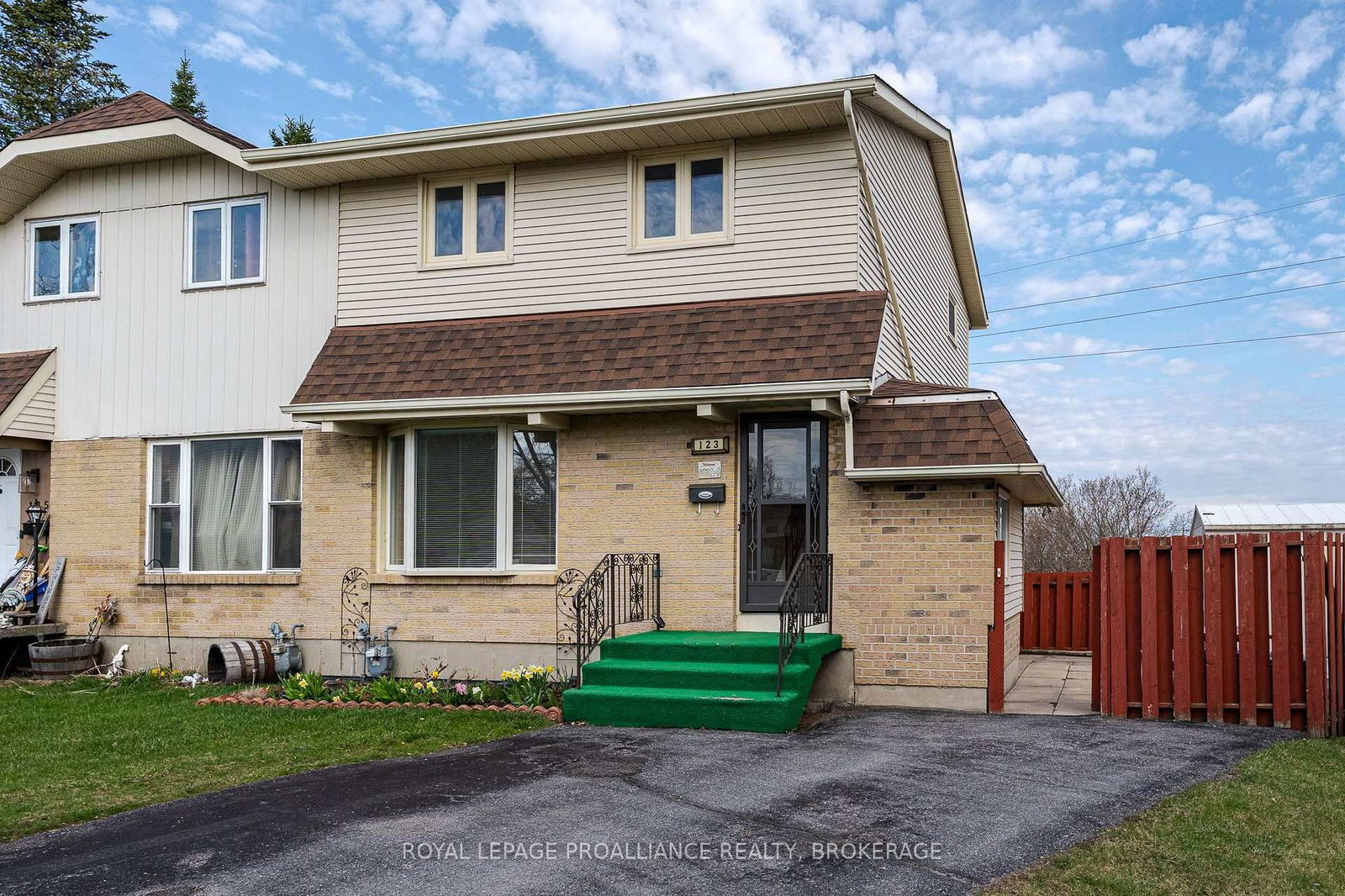 Semi-Detached House for sale at 123 Wycliffe Crescent, Kingston, East of Sir John A. Blvd, K7K 6B3 - MLS: X12109492