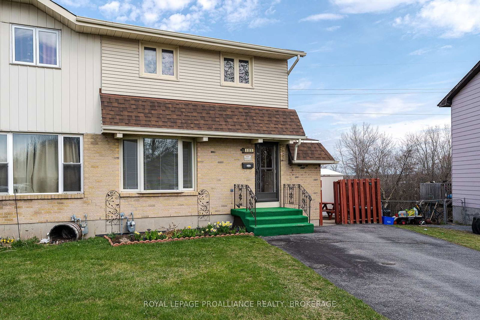 Semi-Detached House for sale at 123 Wycliffe Crescent, Kingston, East of Sir John A. Blvd, K7K 6B3 - MLS: X12109492