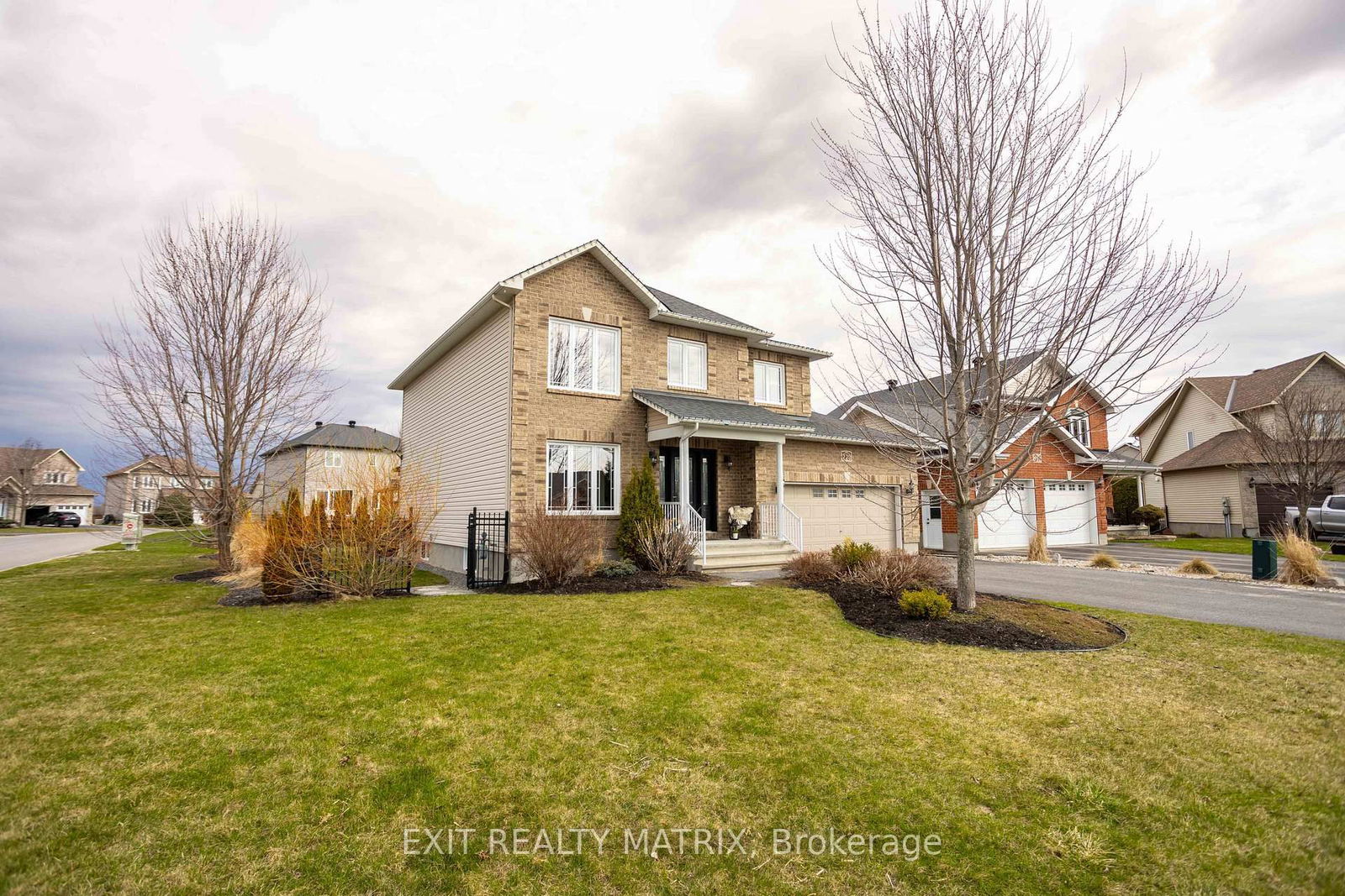 Detached House for sale at 228 Olde Towne Avenue, Russell, Village of Russell, K4R 0B3 - MLS: X12110032