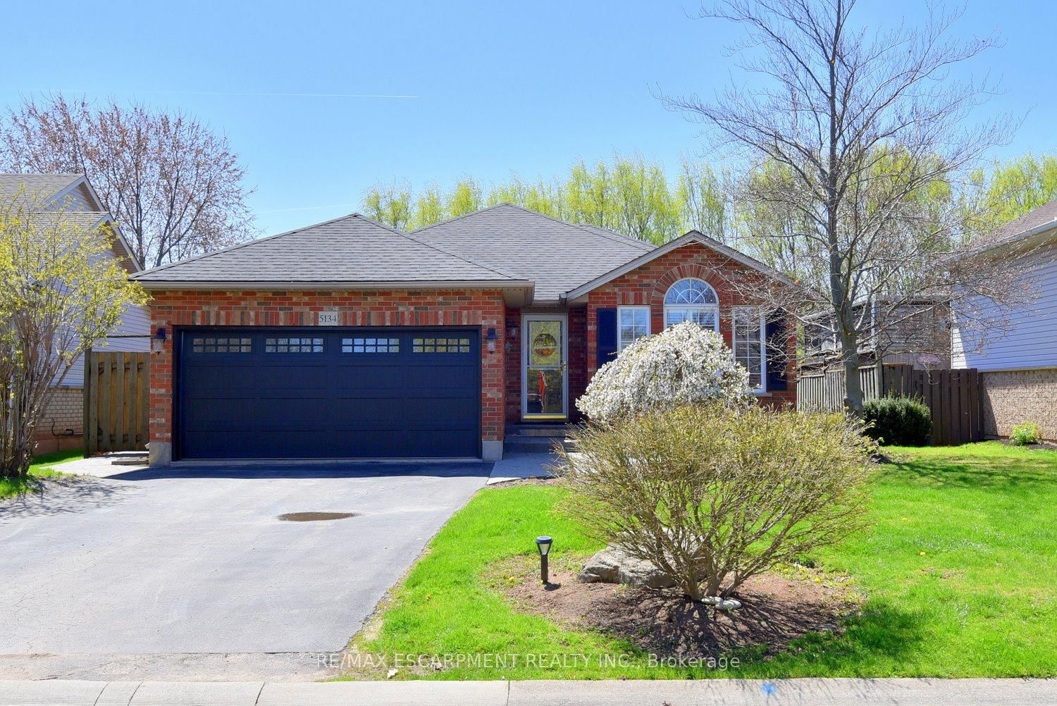 Detached House for sale at 5134 Meadowood Lane, Lincoln, Lincoln Lake, L0R 1B8 - MLS: X12110121