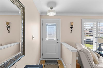 77 Hill Crest, Hamilton - Ancaster image-0-3