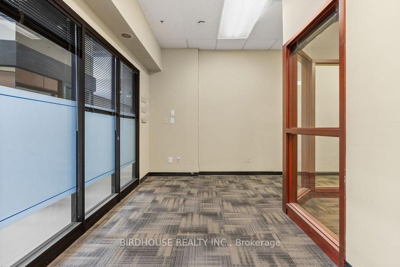 105 - 189 Kent St W, Kawartha Lakes, K9V 5G6 | Image 2