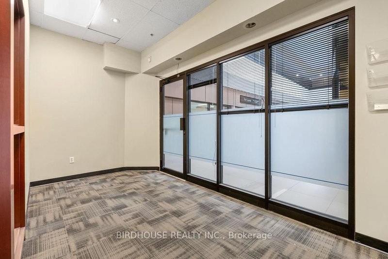 105 - 189 Kent St W, Kawartha Lakes, K9V 5G6 | Image 3