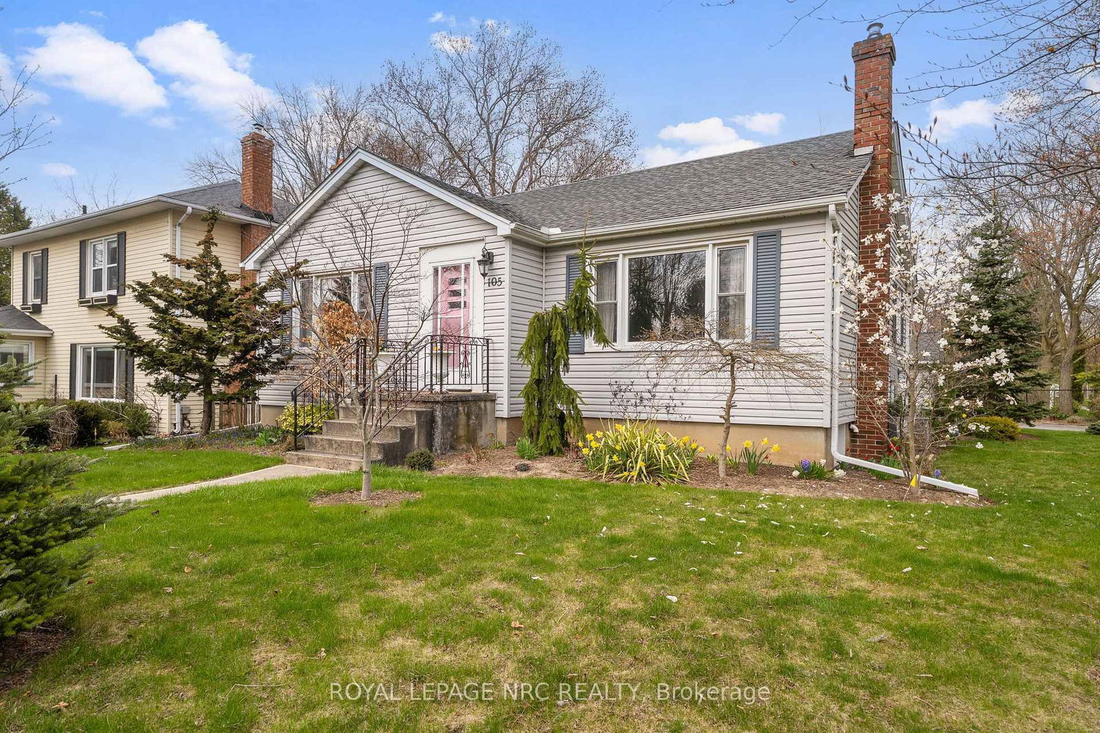Detached House sold at 105 MARY Street, Niagara-on-the-Lake, Town, L0S 1J0 - MLS: X12110495