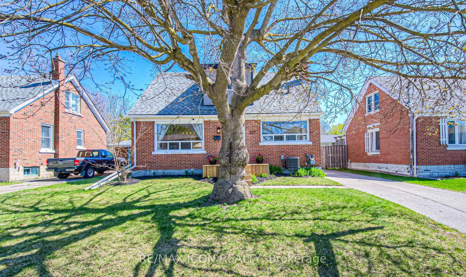 Detached House for sale at 207 Lorne Avenue, Kitchener, N2M 3Y6 - MLS: X12110807