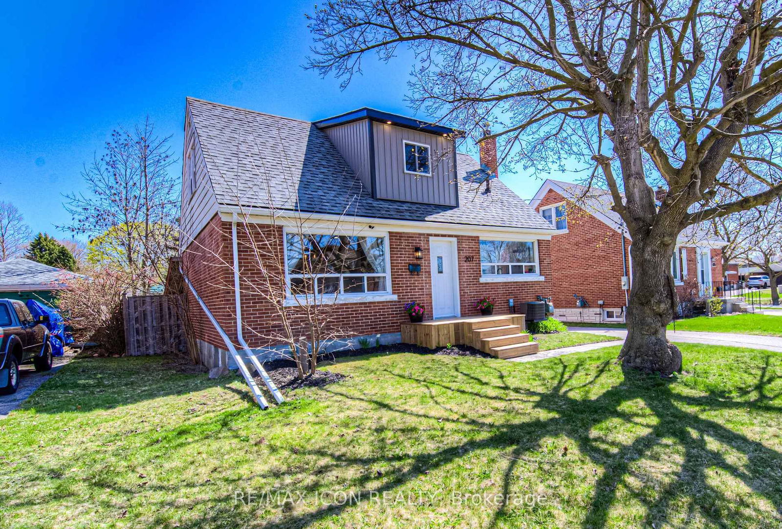 Detached House for sale at 207 Lorne Avenue, Kitchener, N2M 3Y6 - MLS: X12110807