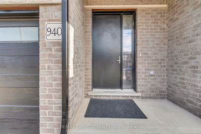 940 Robert Ferrie Dr, Kitchener -  image-0-1