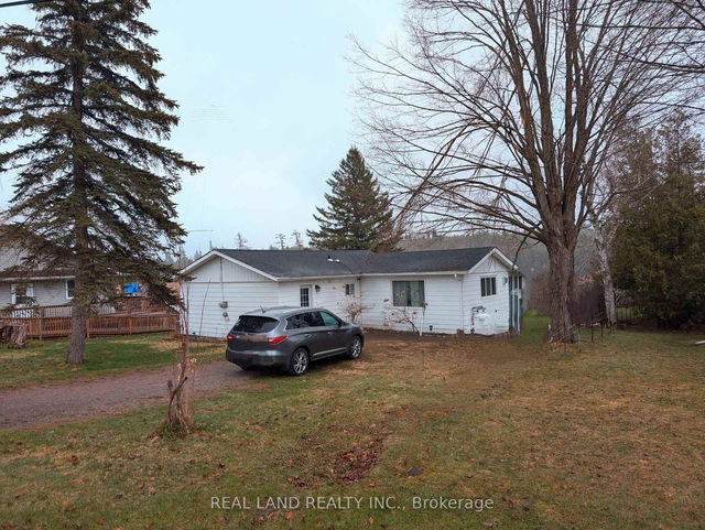 21 Marilyn Crescent