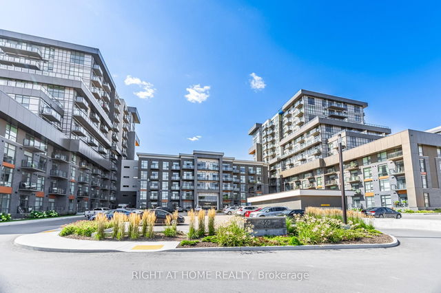 105 - 450 Dundas Street