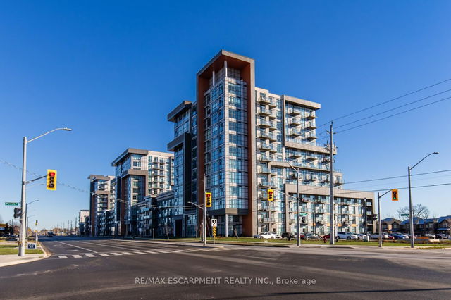 319 - 450 Dundas Street