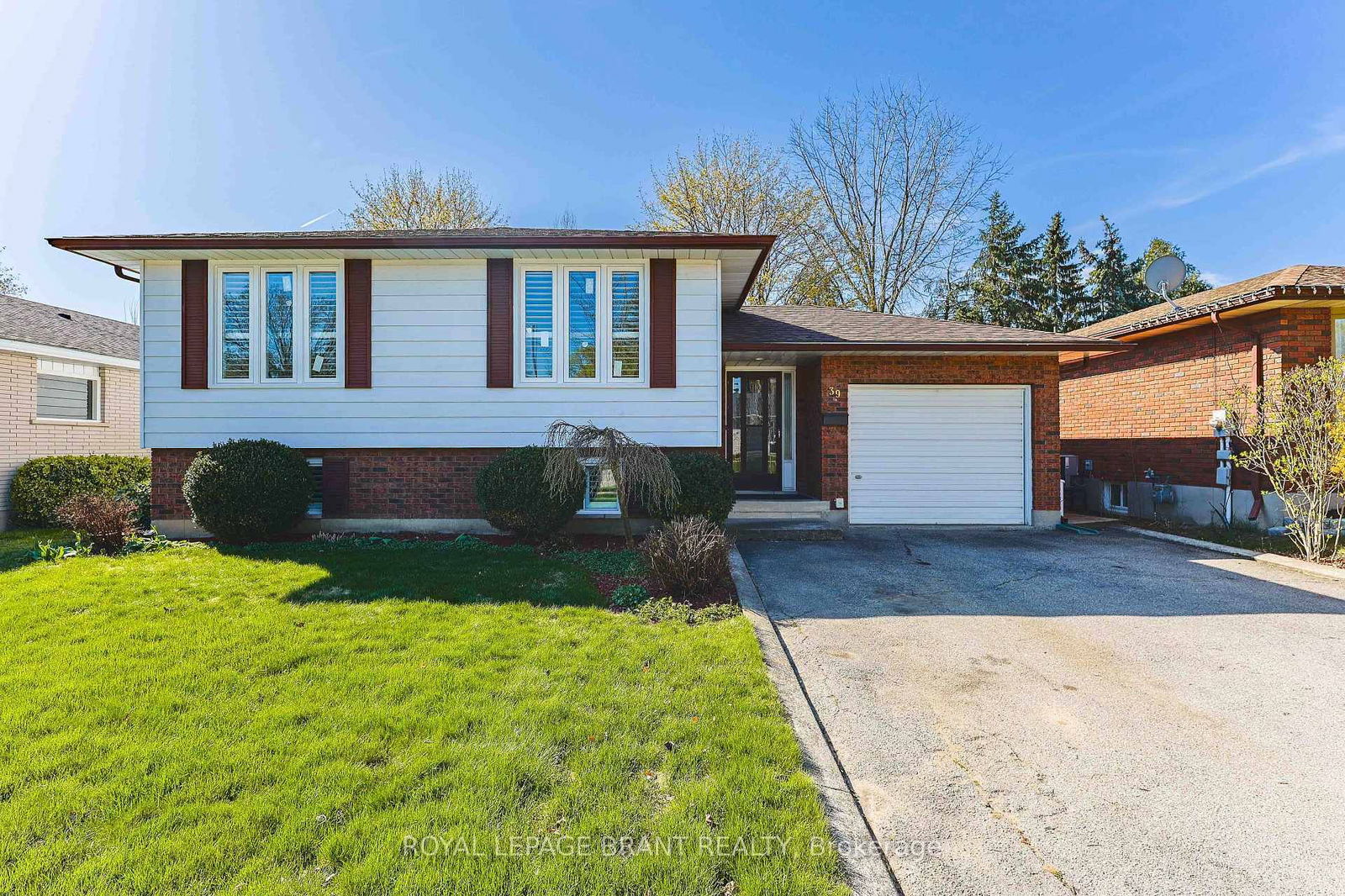 Detached House for sale at 39 Wildflower Lane, Brantford, N3R 6B3 - MLS: X12111041