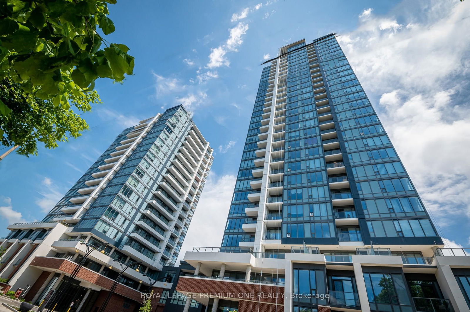 Condo leased at 2414-15 Wellington Street, Kitchener, N2G 0E4 - MLS: X12111093