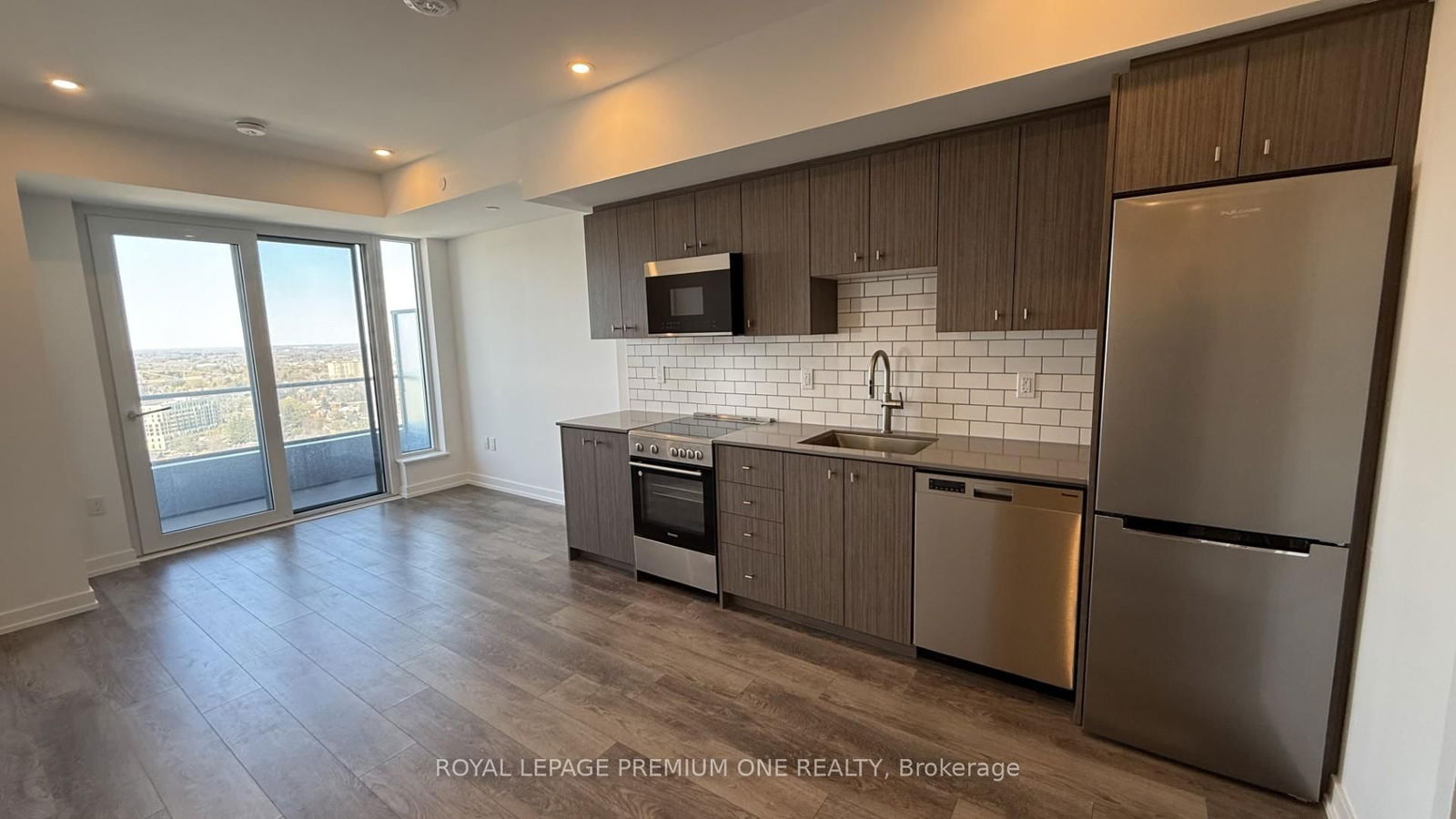 Condo leased at 2414-15 Wellington Street, Kitchener, N2G 0E4 - MLS: X12111093