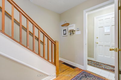 2093 Honeywell Ave, Ottawa - Carlingwood image-0-2