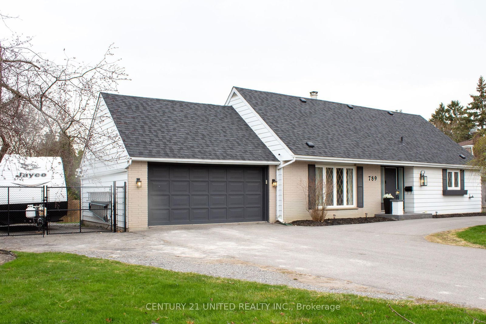 Detached House for sale at 789 Parkhill Road, Peterborough West, 2 North, K9J 7R5 - MLS: X12111370