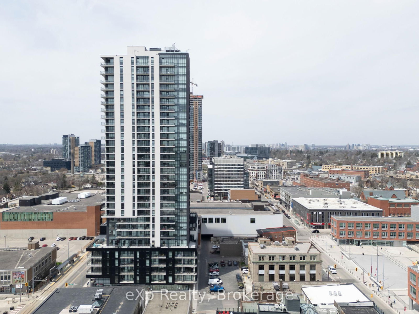 Condo for sale at 1703-60 Charles Street, Kitchener, N2G 0C9 - MLS: X12111394