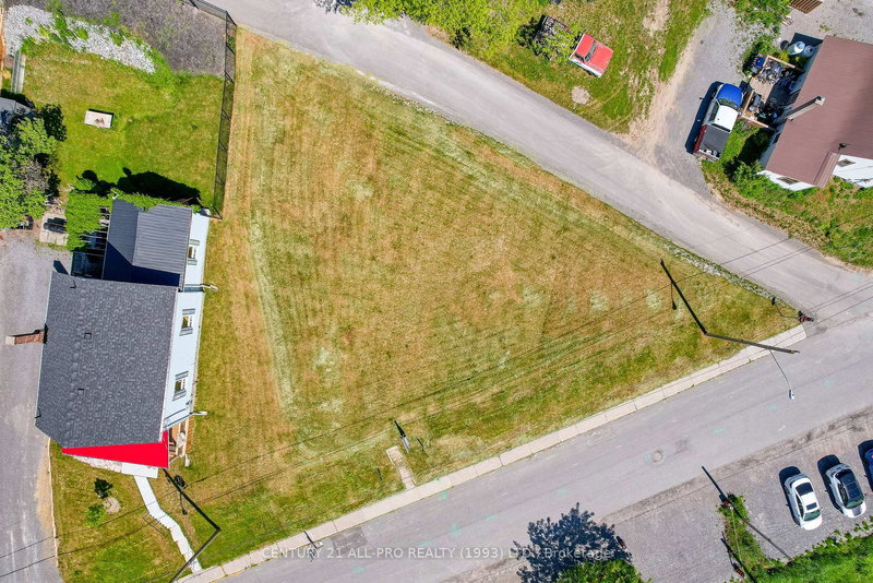 14 Alexander St, Port Hope, L1A 1B2 | Image 2