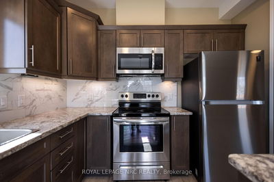 12 BERKSHIRE Dr, St. Catharines - Carlton/Bunting image-0-4