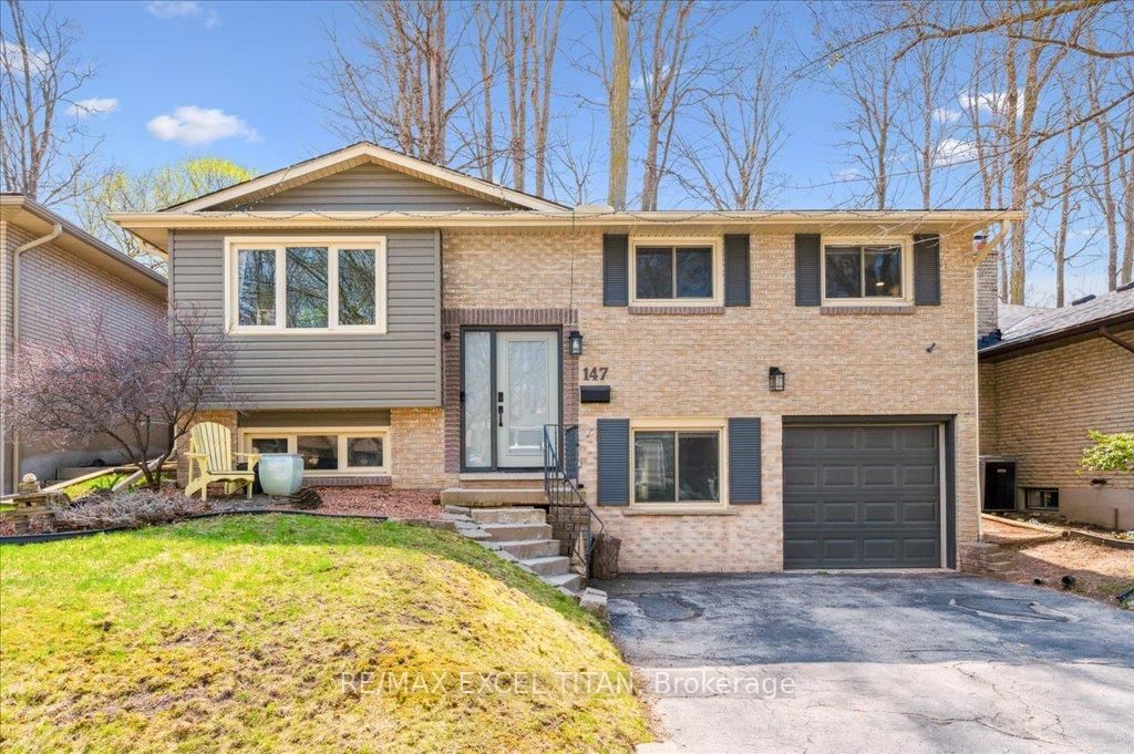 Detached House for sale at 147 Coach Hill Drive, Kitchener, N2E 1N7 - MLS: X12111543