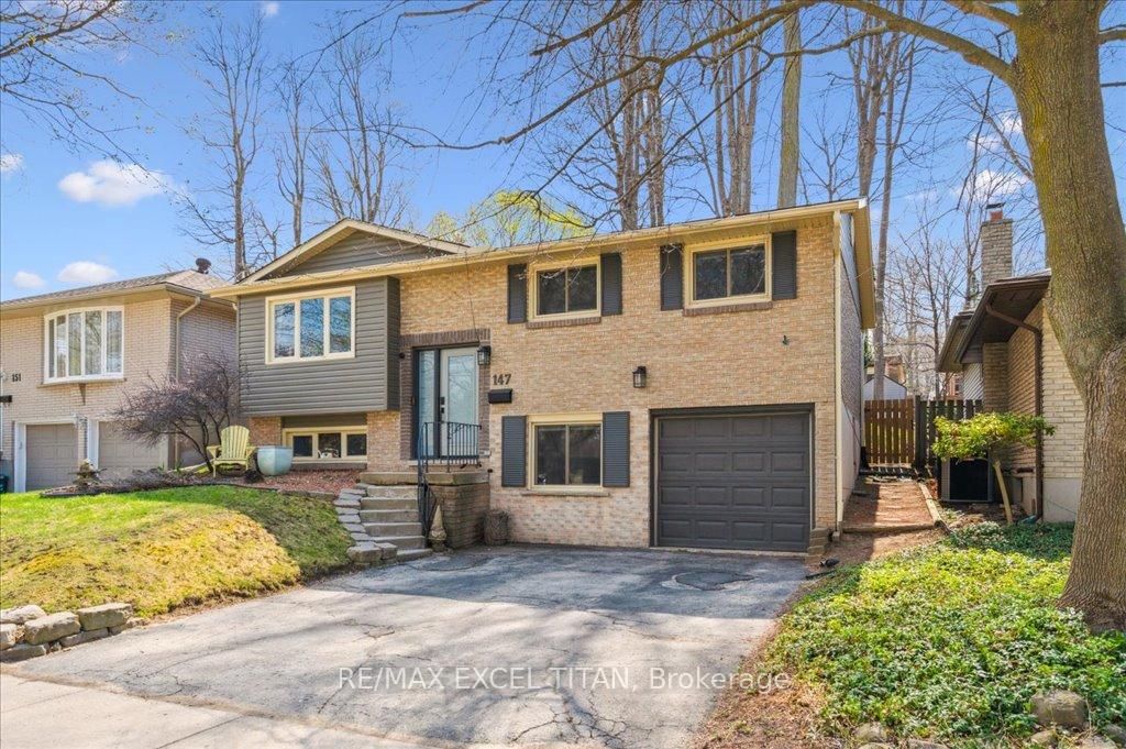 Detached House for sale at 147 Coach Hill Drive, Kitchener, N2E 1N7 - MLS: X12111543