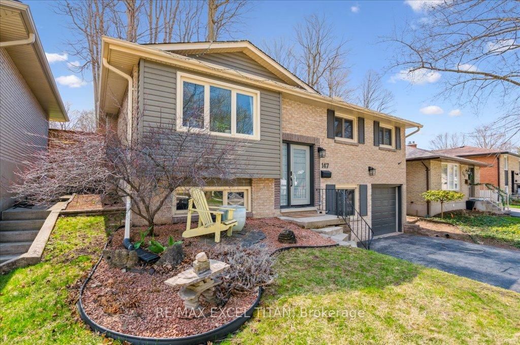 Detached House for sale at 147 Coach Hill Drive, Kitchener, N2E 1N7 - MLS: X12111543