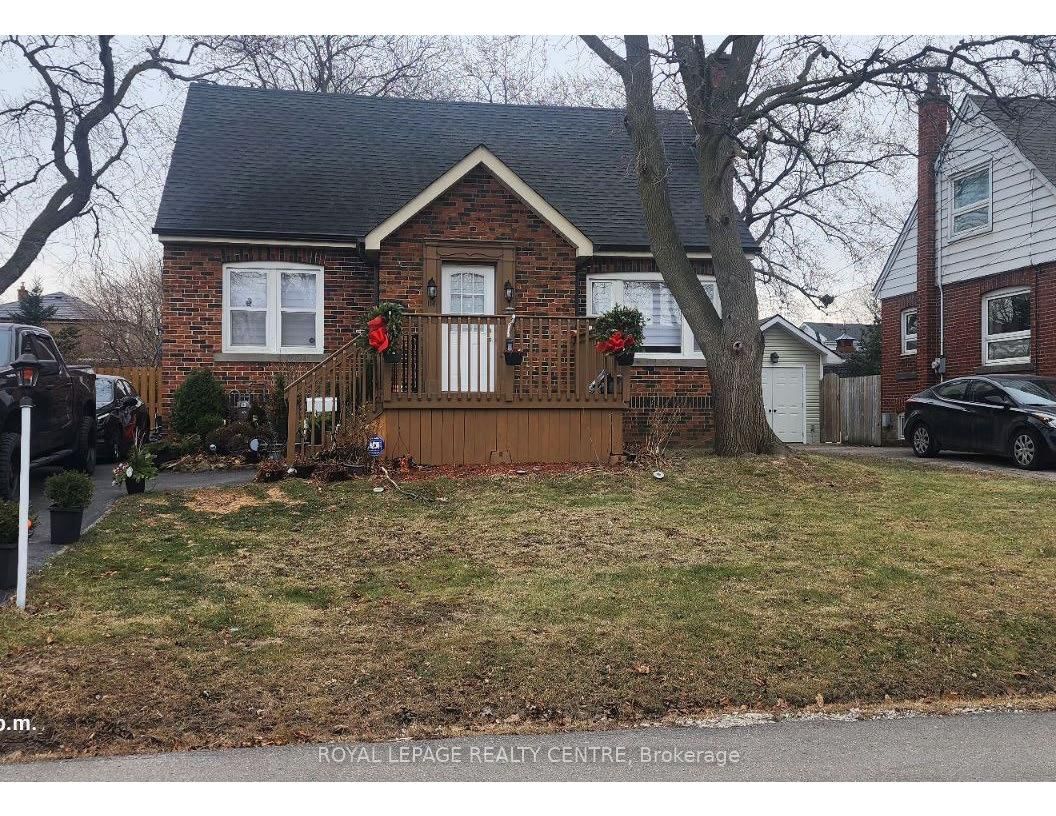 Detached House for sale at 114 First Street, Hamilton, Stoney Creek, L8G 1Y4 - MLS: X12111570