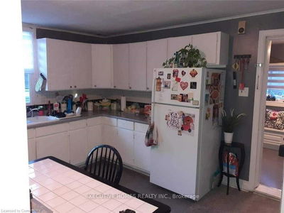 793 Barton St, Hamilton - Stoney Creek image-0-2