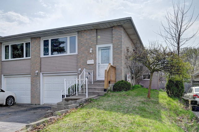 11 Dinison Crescent