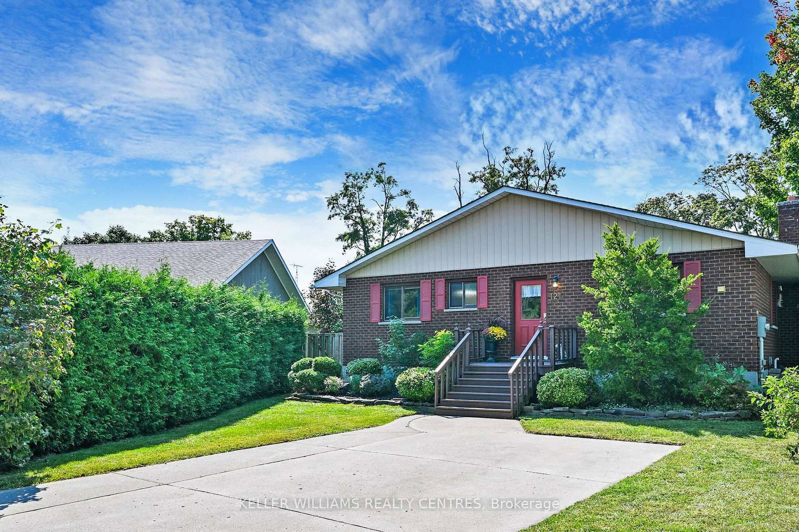 Detached House for sale at 121 Queen Street, Kawartha Lakes, Fenelon Falls, K0M 1N0 - MLS: X12111851