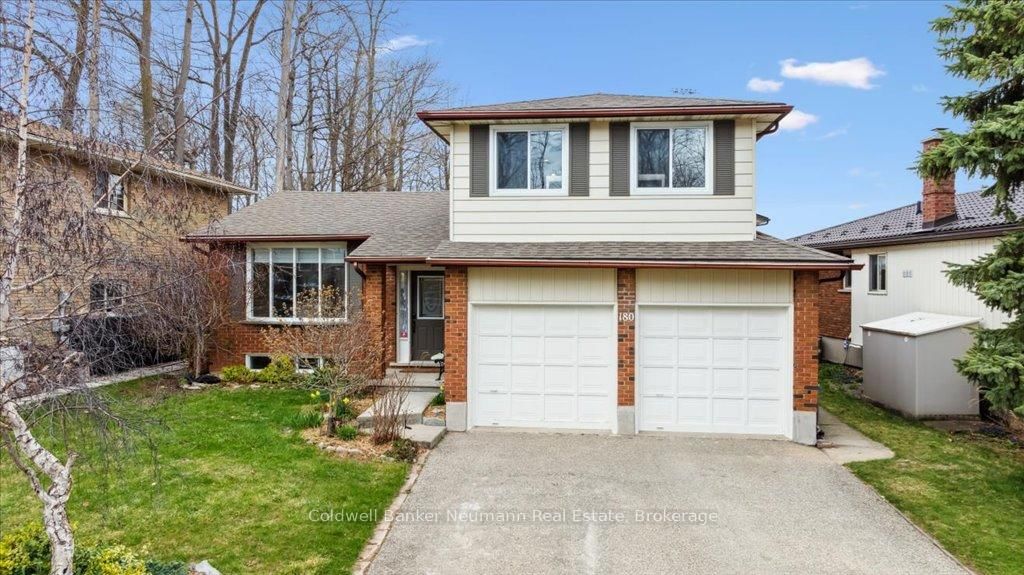 Detached House sold at 180 Southwood Drive, Kitchener, N2E 2R6 - MLS: X12111882