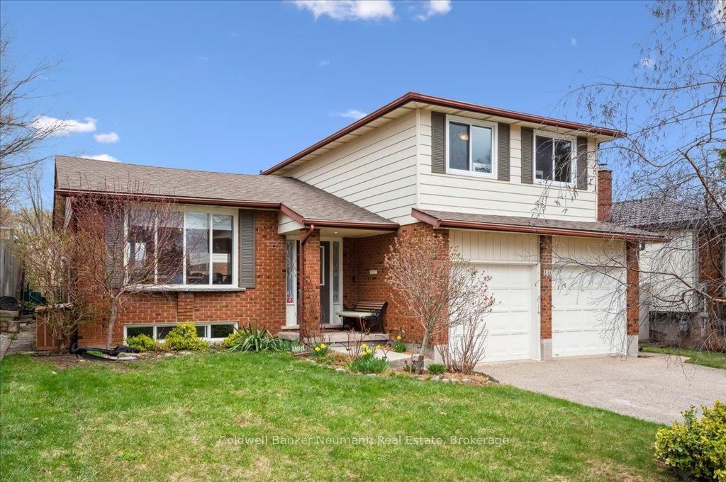 Detached House sold at 180 Southwood Drive, Kitchener, N2E 2R6 - MLS: X12111882