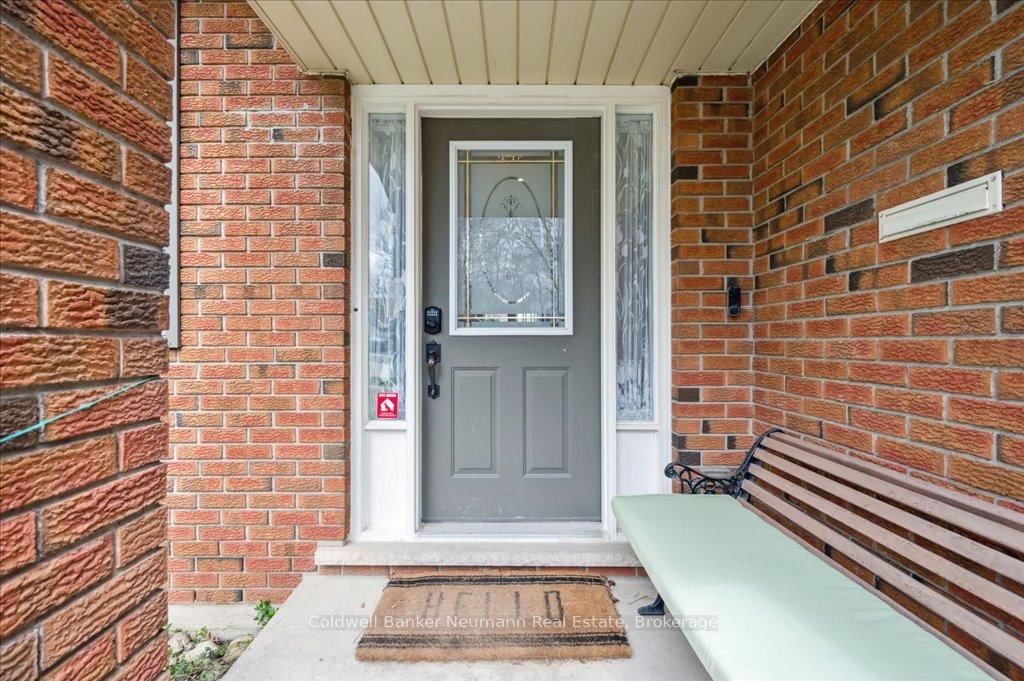 Detached House sold at 180 Southwood Drive, Kitchener, N2E 2R6 - MLS: X12111882