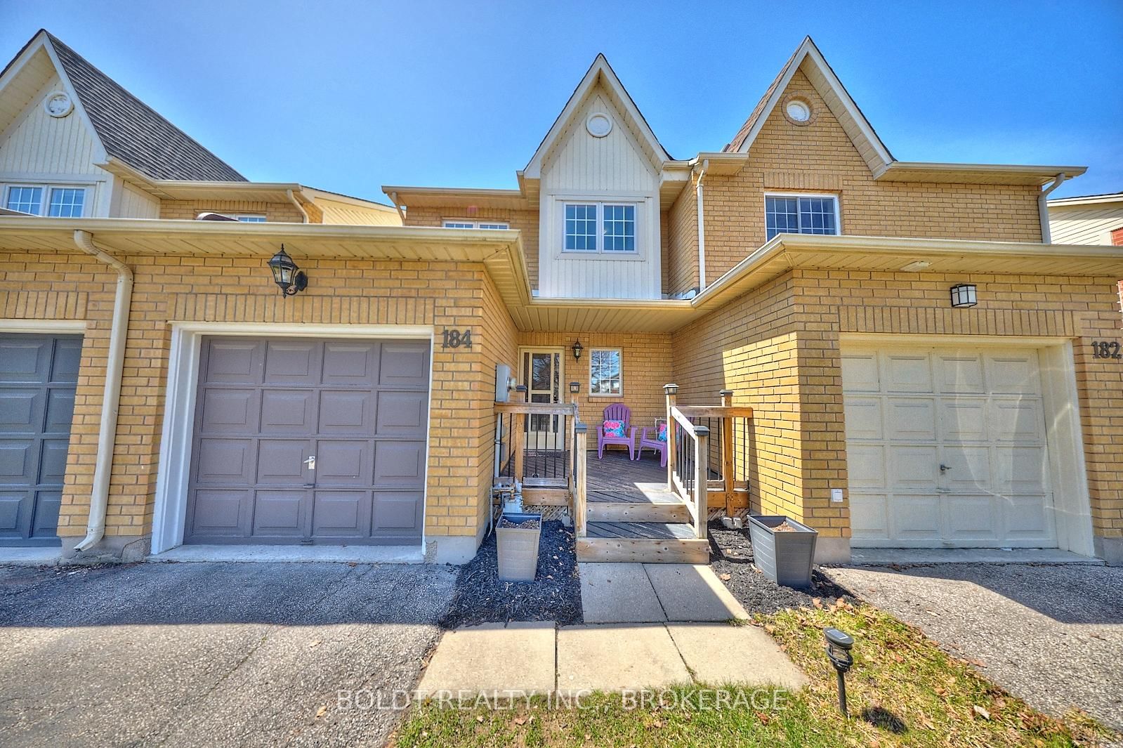Semi-Detached House for sale at 184 Dorothy Street, St. Catharines, Lakeport, L2N 7R4 - MLS: X12111911