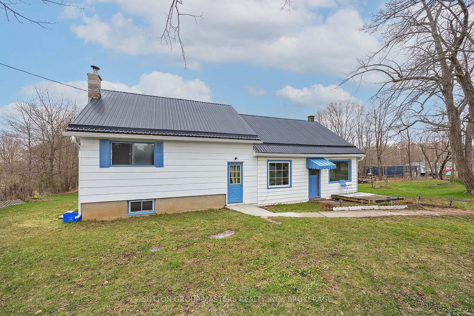 Detached House for sale at 3408 Battersea Road, Inverary, Frontenac South, K0H 1X0 - MLS: X12112002