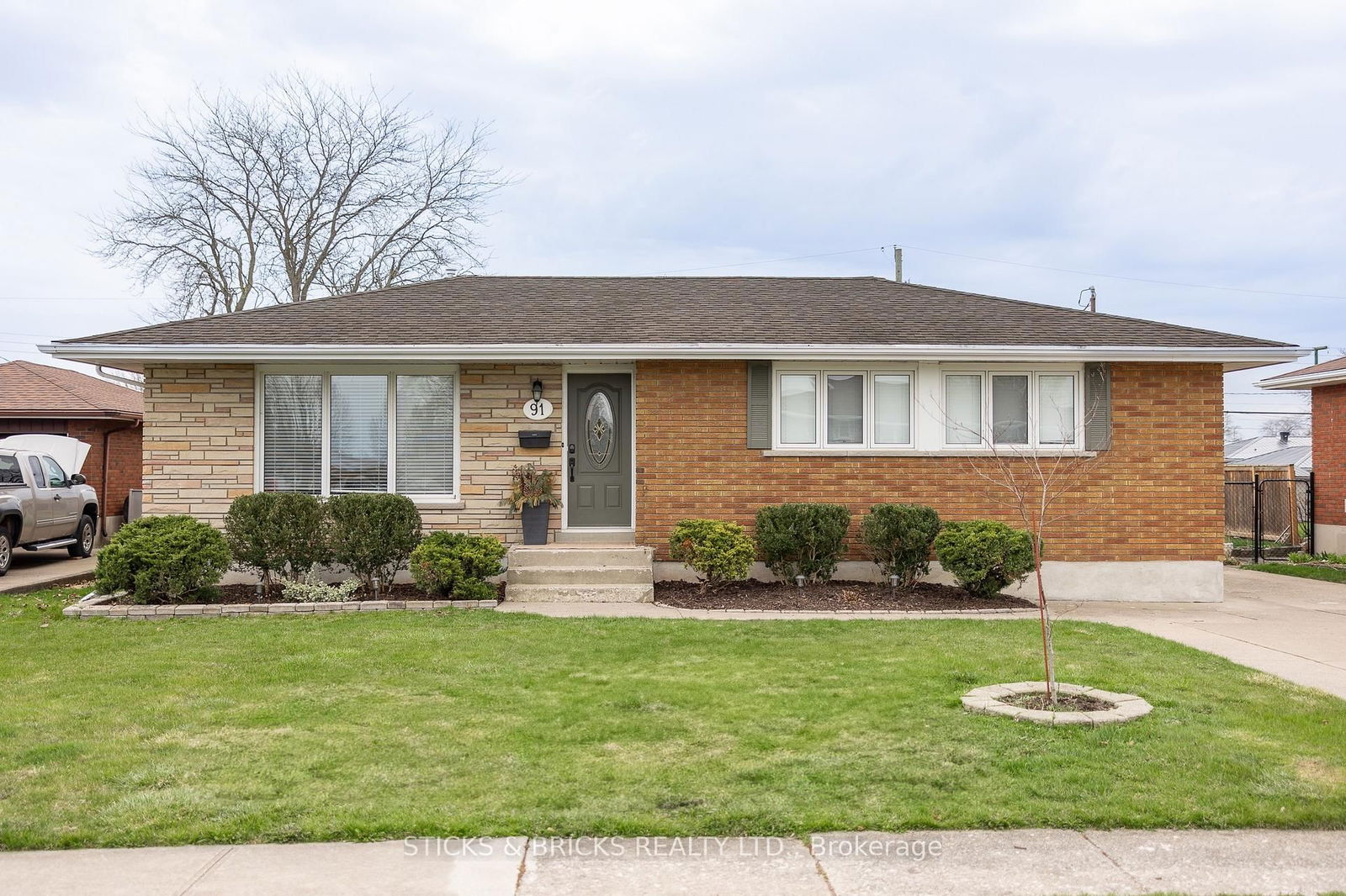 Detached House for sale at 91 Elgin Street, Thorold, Thorold Downtown, L2V 3B8 - MLS: X12112052