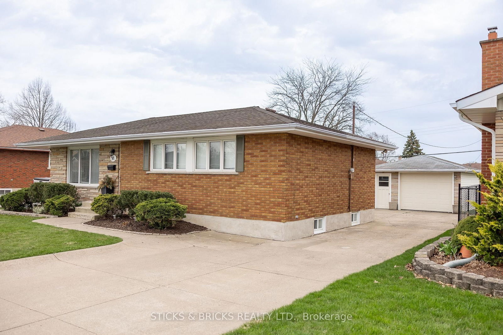 Detached House for sale at 91 Elgin Street, Thorold, Thorold Downtown, L2V 3B8 - MLS: X12112052