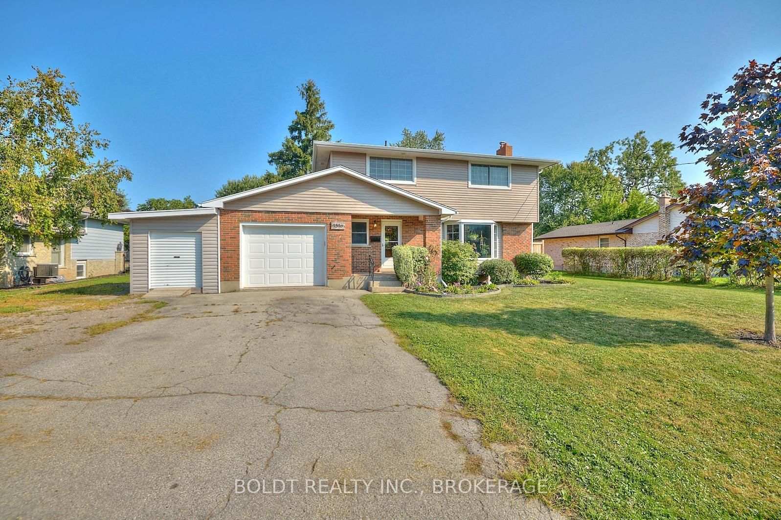Detached House for sale at 1516 GARRISON Road, Fort Erie, Crescent Park, L2A 1P6 - MLS: X12112090