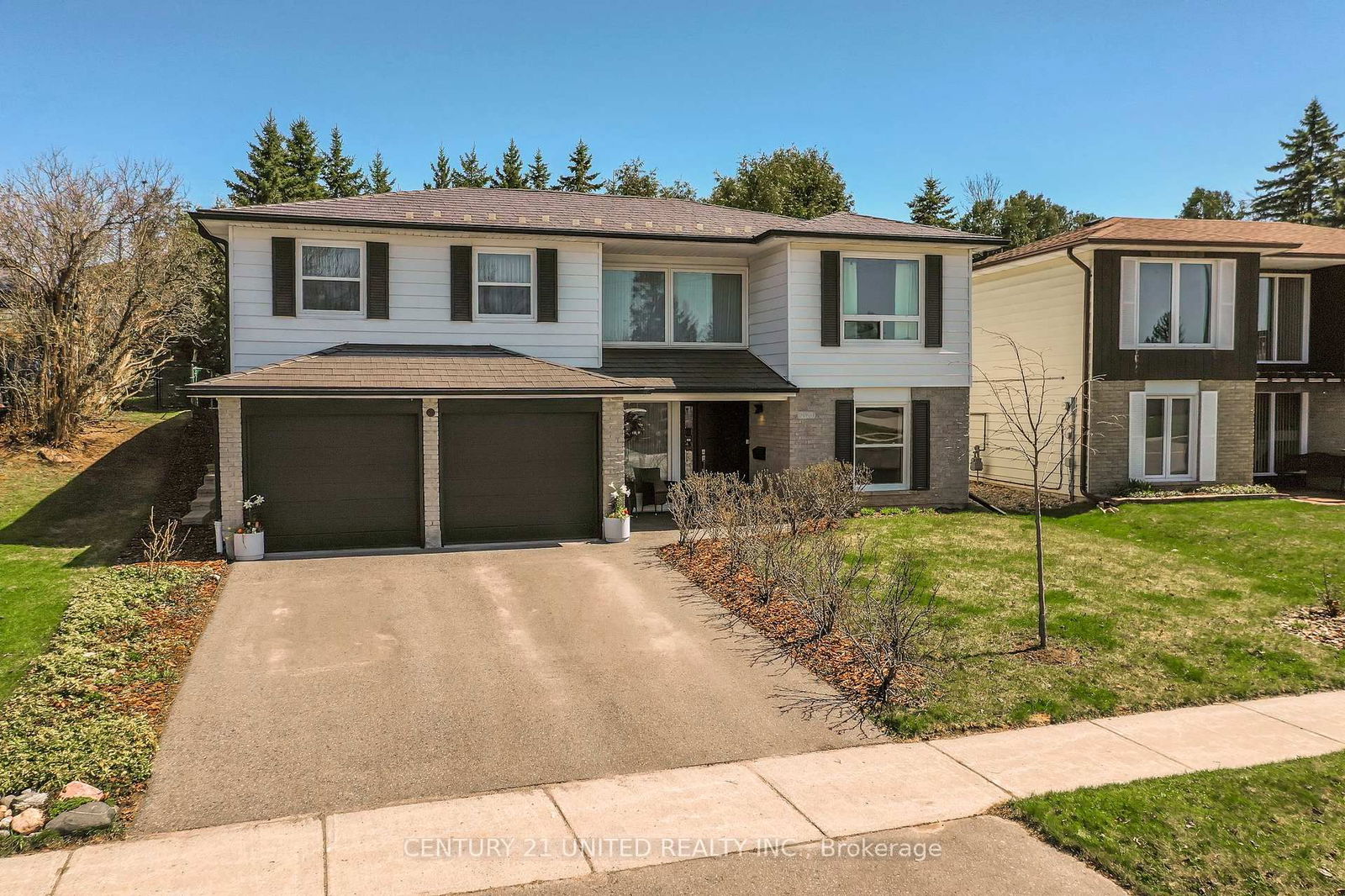 Detached House for sale at 2120 Meadowview Road, Peterborough East, 4 South, K9L 1S4 - MLS: X12112166