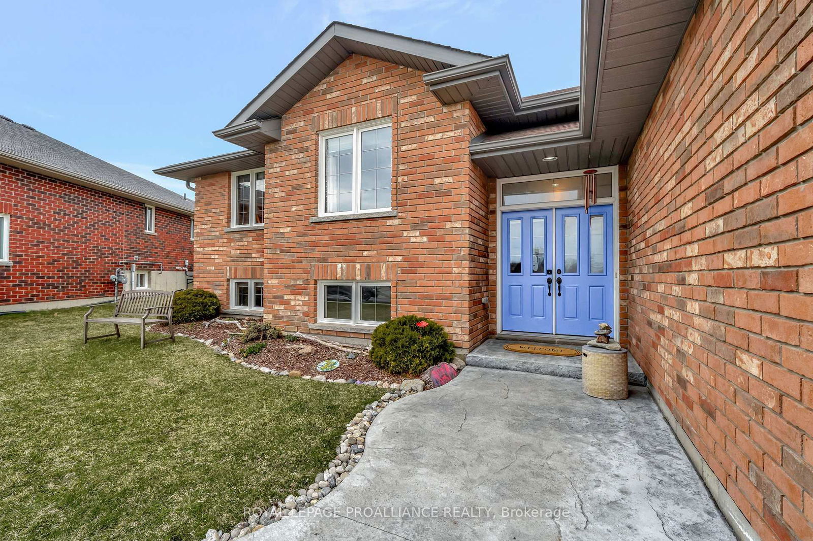 Detached House for sale at 19 Freedom Crescent, Quinte West, Sidney Ward, K8V 0C1 - MLS: X12112183