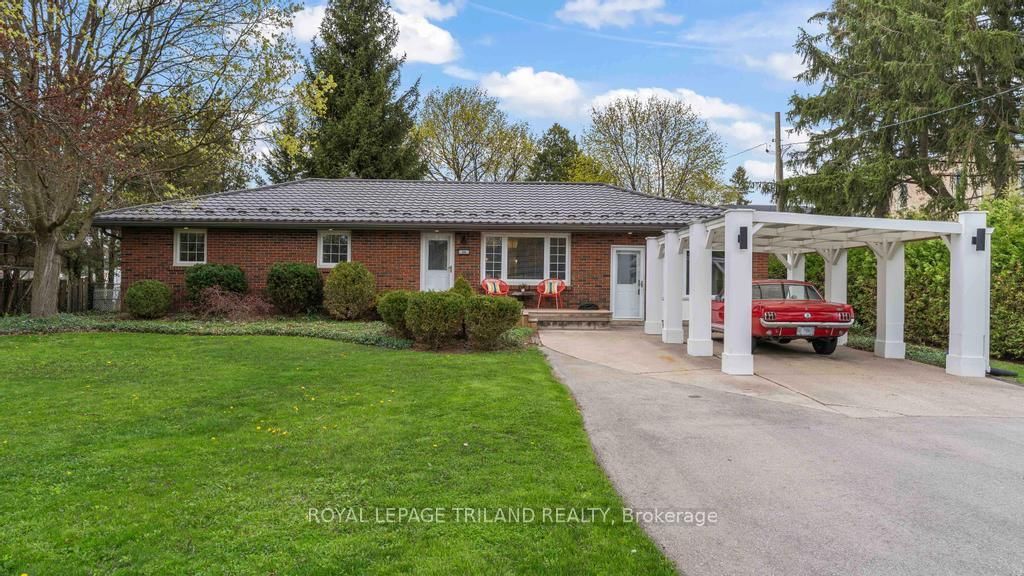 Detached House for sale at 28 SOUTH EDGEWARE Road, St. Thomas, St. Thomas, N5P 2H3 - MLS: X12112798