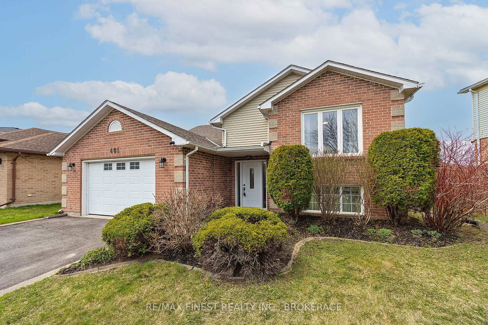 Detached House for sale at 401 Kingsdale Avenue, Kingston, East Gardiners Rd, K7M 8A1 - MLS: X12112861