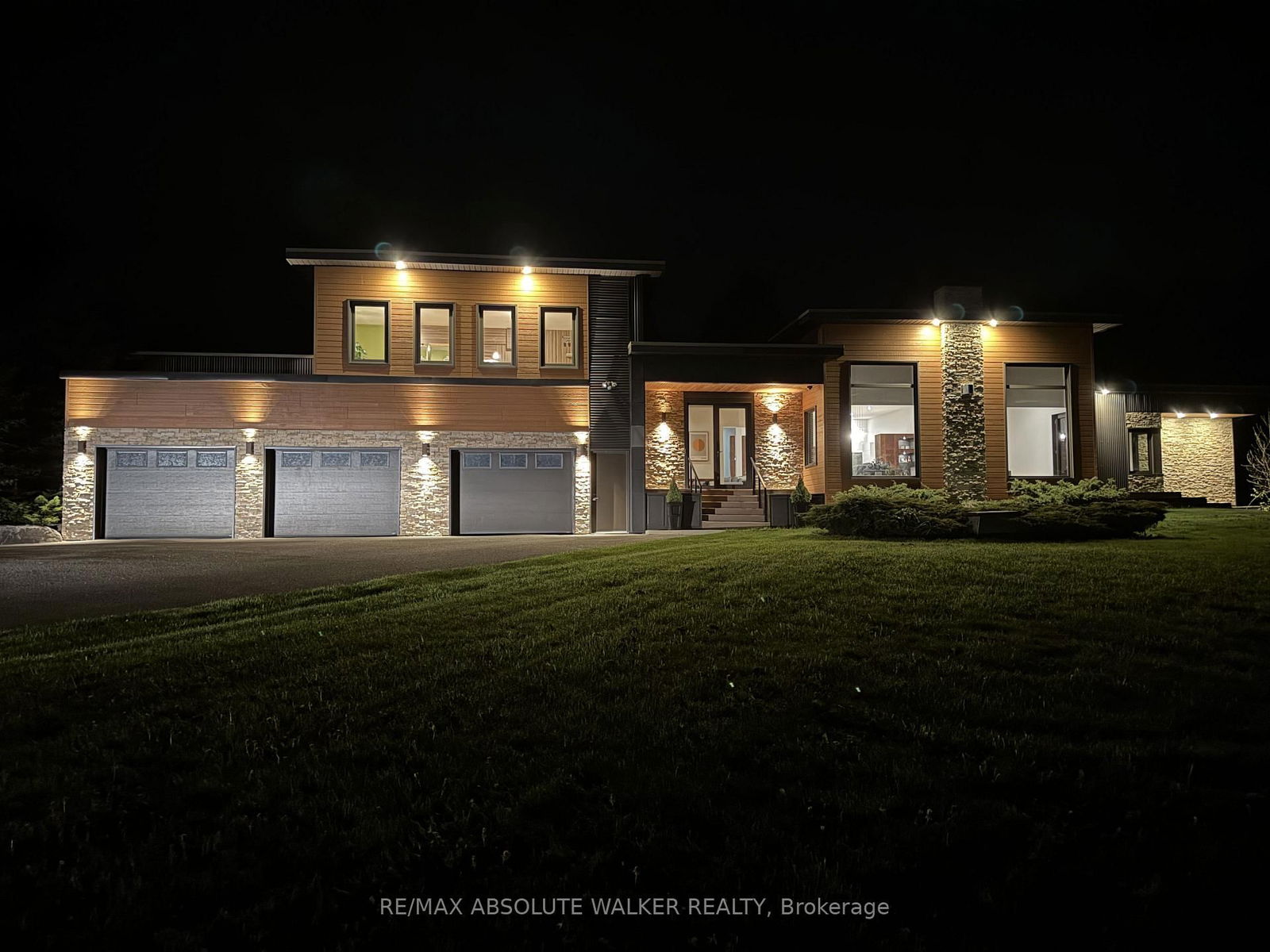 Detached House for sale at 19421 Kenyon Concession 1 Road, North Glengarry, North Glengarry (Kenyon) Twp, K0C 1B0 - MLS: X12113256
