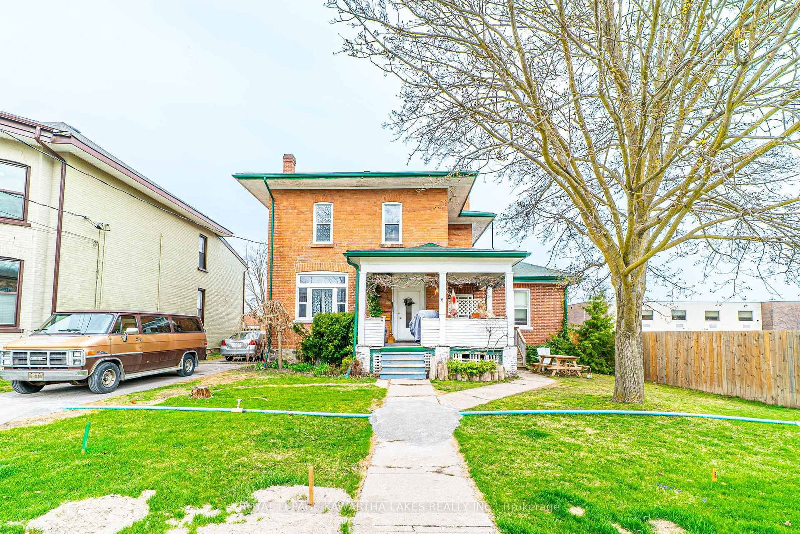 Property at 6 Glenelg