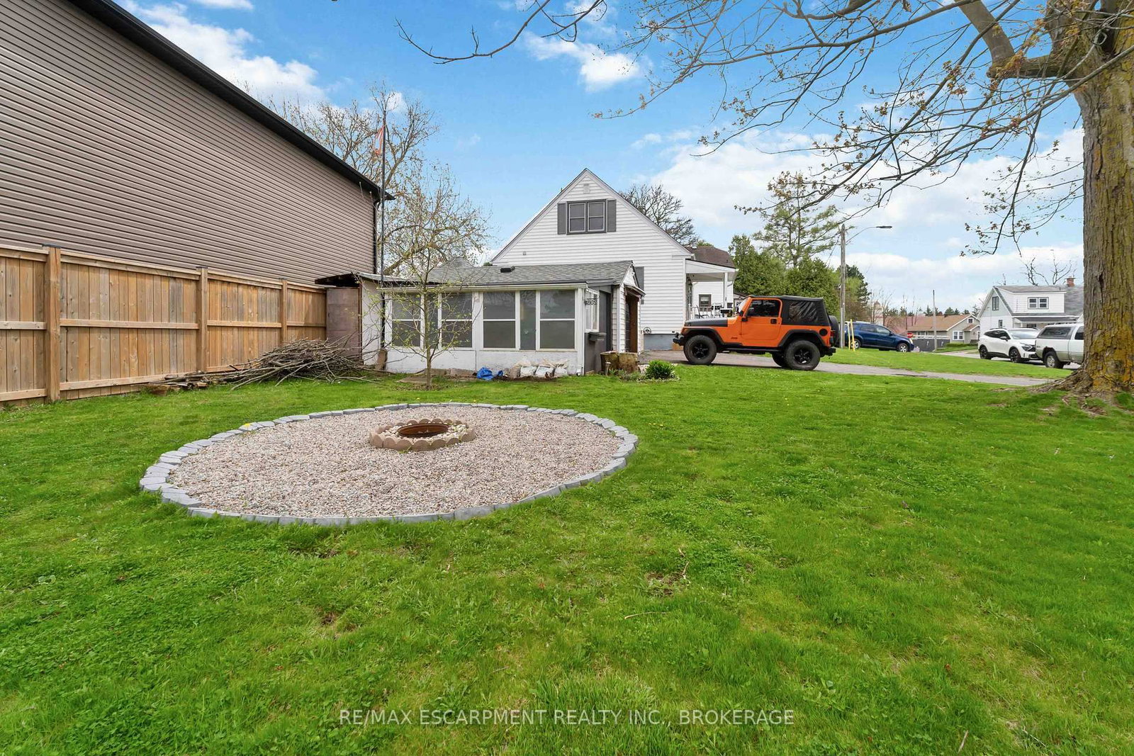 Listing Image 3