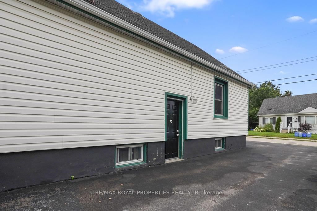 Detached House for sale at 27 David Avenue, Hamilton, Hill Park, L9A 3T9 - MLS: X12113635