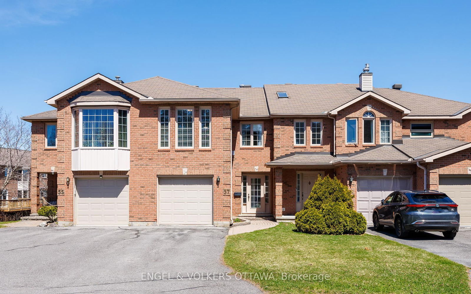 Townhouse sold at 57 Hodgson Court, Ottawa, Kanata - Kanata Lakes/Heritage Hills, K2K 2T4 - MLS: X12113681