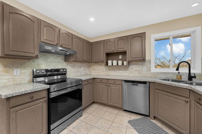 185 Amy Croft Dr, Lakeshore - 